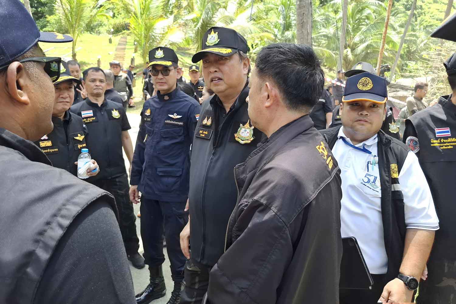 นายสุชาติ ชมกลิ่น รัฐมนตรีว่าการกระทรวงทรัพยากรธรรมชาติและสิ่งแวดล้อม (กลาง) กำกับดูแลการปฏิบัติงาน