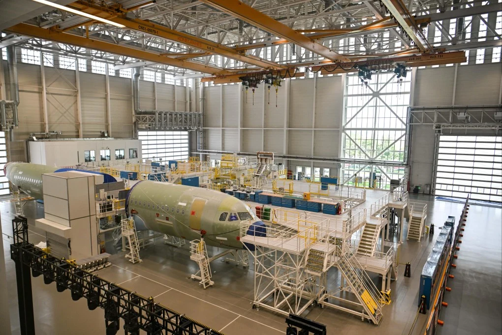 สายการประกอบขั้นสุดท้ายของ Airbus แห่งที่สองสำหรับเครื่องบินตระกูล A320 ในเมืองเทียนจิน ประเทศจีน เมื่อวันที่ 22 ตุลาคม ภาพ: ซินหัว
