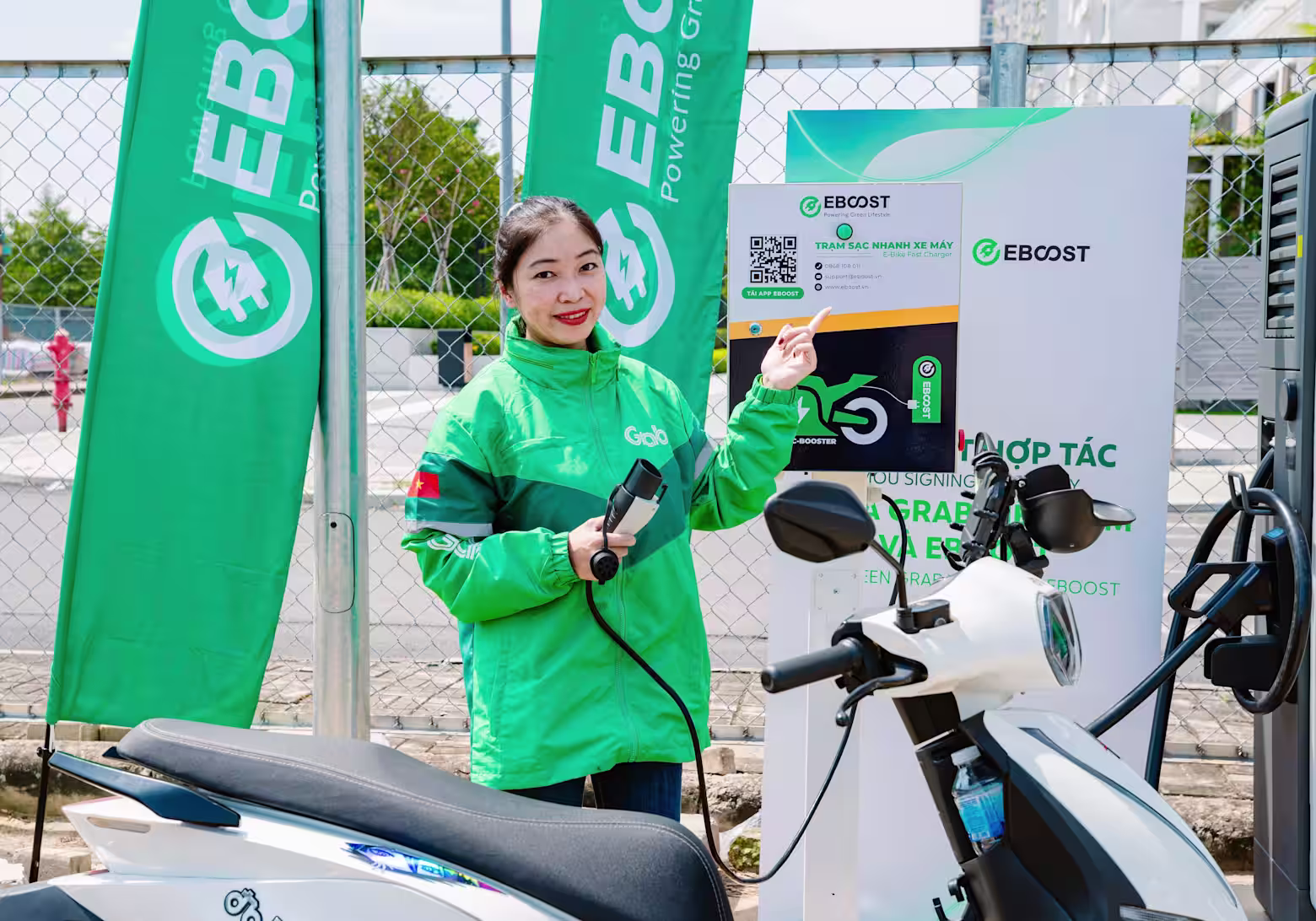 Grab และสถานีชาร์จ Eboost