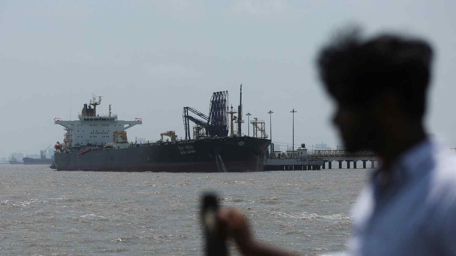 IRAN-CRISIS-INDIA-OIL.JPG