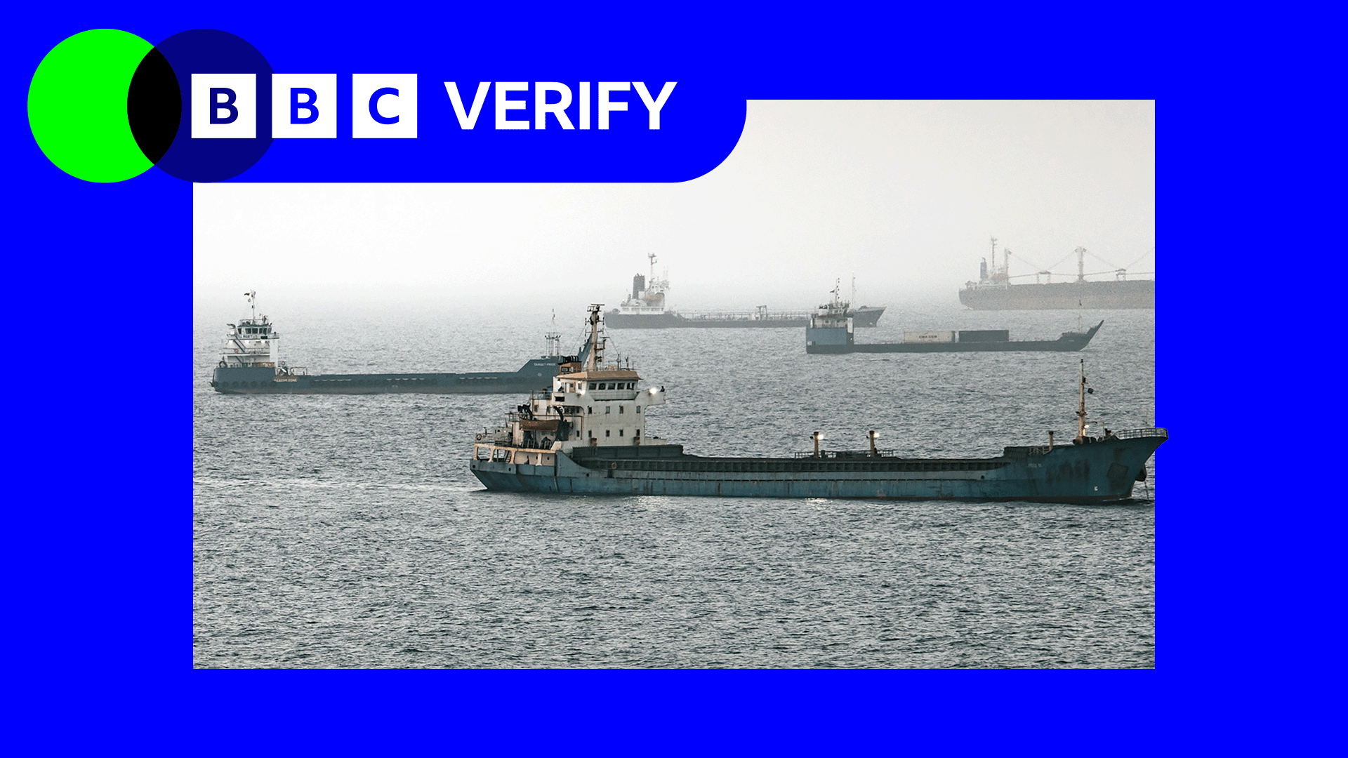 ภาพเรือห้าลำพร้อมตราสัญลักษณ์ BBC Verify
