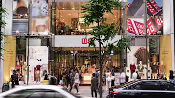 Fast Retailing เจ้าของ Uniqlo เตรียมแซงหน้า H&M หลังยอดขายในไตรมาส 3 แข็งแกร่ง
