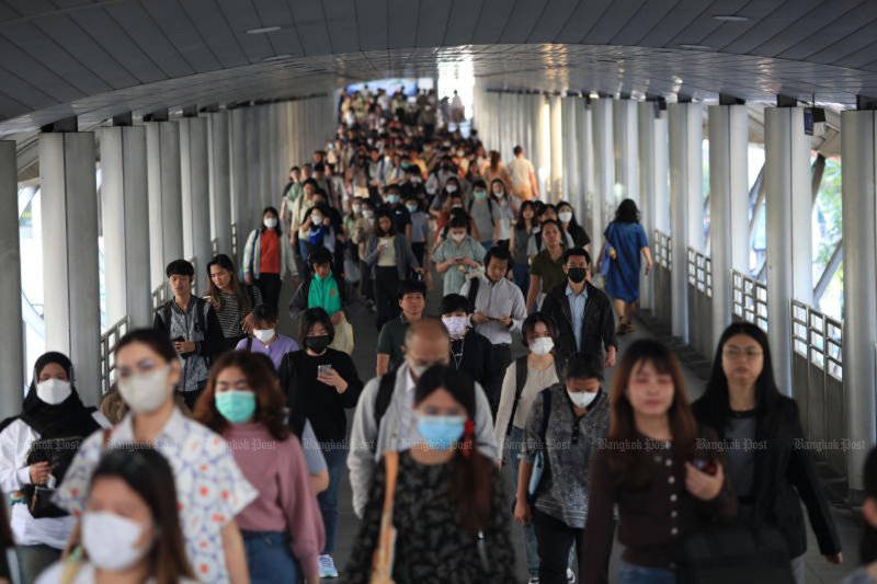 สำนักงานสถิติแห่งชาติระบุว่าจำนวนแรงงานไทยที่มีอายุระหว่าง 46-60 ปี ซึ่งจัดว่าเป็นกลุ่มวัยใกล้เกษียณ มีจำนวนถึง 17.3 ล้านคนในปี 2024 คิดเป็น 39% ของประชากรวัยแรงงาน (ภาพ: อภิชาติ จินากุล)