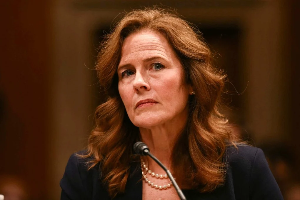 Amy Coney Barrett ผู้พิพากษาศาลฎีกาสหรัฐฯ ให้การต่อคณะอนุกรรมการจัดสรรงบประมาณด้านบริการทางการเงินของวุฒิสภาที่ Capitol Hill เมื่อวันอังคาร