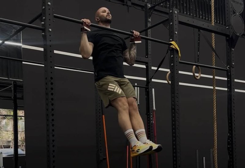 เลอรอย แซนเดอร์ส ชาวแอฟริกาใต้ เป็นเจ้าของ IAOT CrossFit ในกรุงเทพฯ และเป็นที่รู้จักจากการฝึกความแข็งแรงและสมรรถภาพทางกายให้กับนักกีฬาต่อสู้ (ภาพ: อินสตาแกรม @iamcoachleroy)