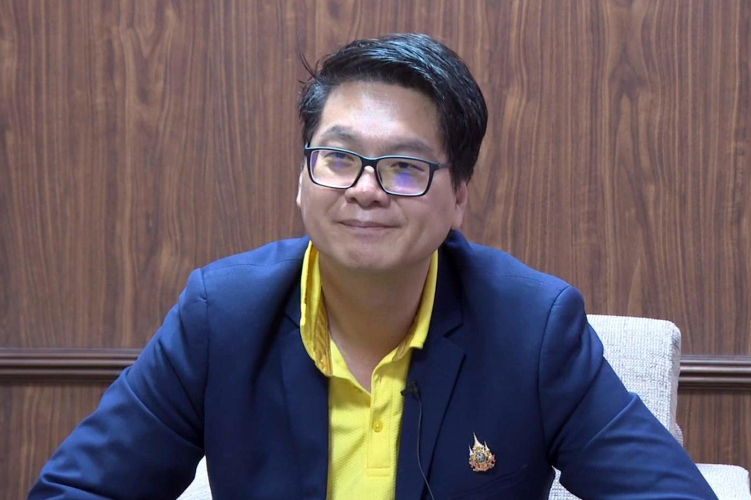นายสถิธร ธนานิธิโชติ