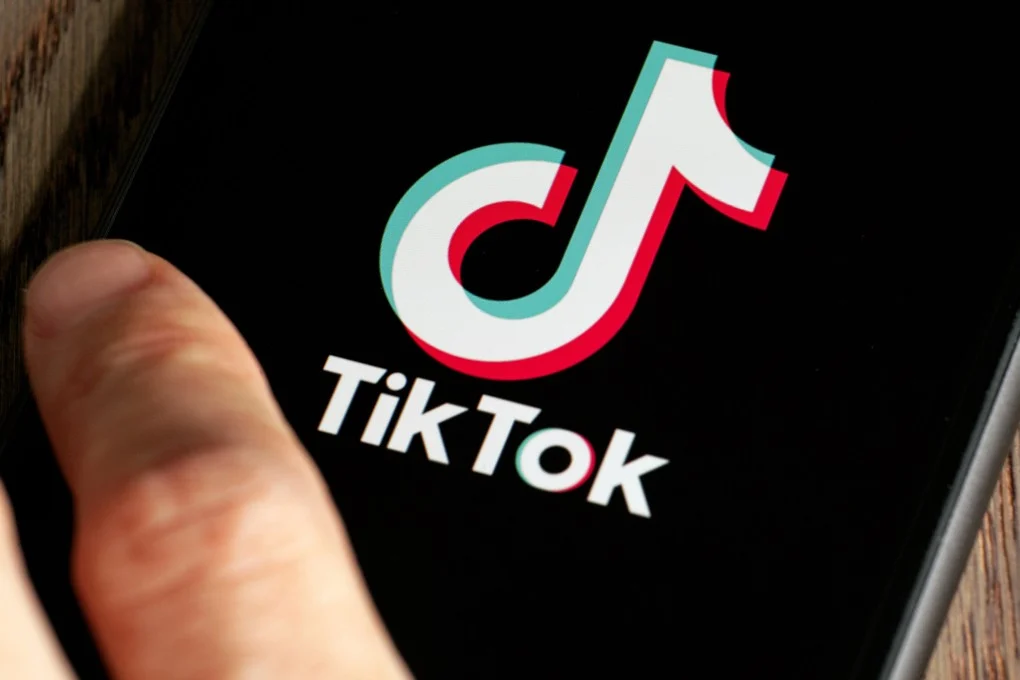 TikTok เผชิญกับการตรวจสอบด้านกฎระเบียบที่เพิ่มขึ้นทั่วโลกเกี่ยวกับความปลอดภัยของเด็ก การยืนยันอายุ และการรวบรวมและการใช้ข้อมูลของผู้ใช้เยาวชน ภาพ: TNS