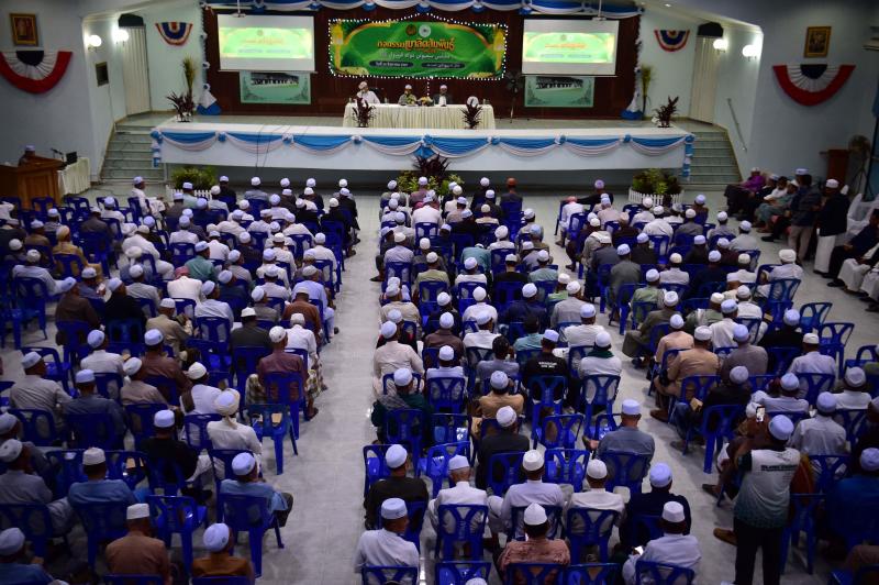 พุทธศาสนิกชนชาวมุสลิมร่วมละหมาดเพื่อรำลึกถึงวันคล้ายวันประสูติของศาสดามูฮัมหมัด ณ คณะกรรมการอิสลามในประเทศไทย