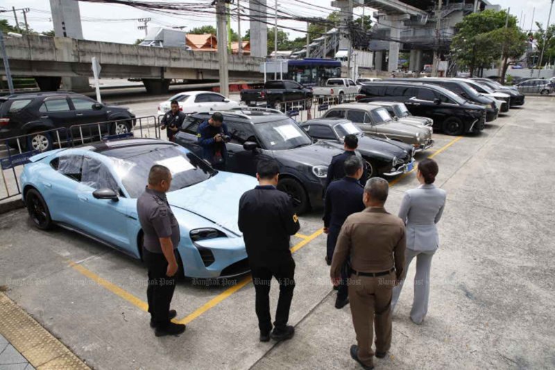 มีการยึดรถยนต์ระหว่างการบุกเข้าตรวจค้น 24 จุดในกรุงเทพฯ ปทุมธานี สมุทรปราการ และสมุทรสาครเมื่อเดือนมิถุนายน ที่เกี่ยวข้องกับกิจกรรมการลงทุนออนไลน์ที่ถูกกล่าวหา Pattarapong Chatpattarasill
