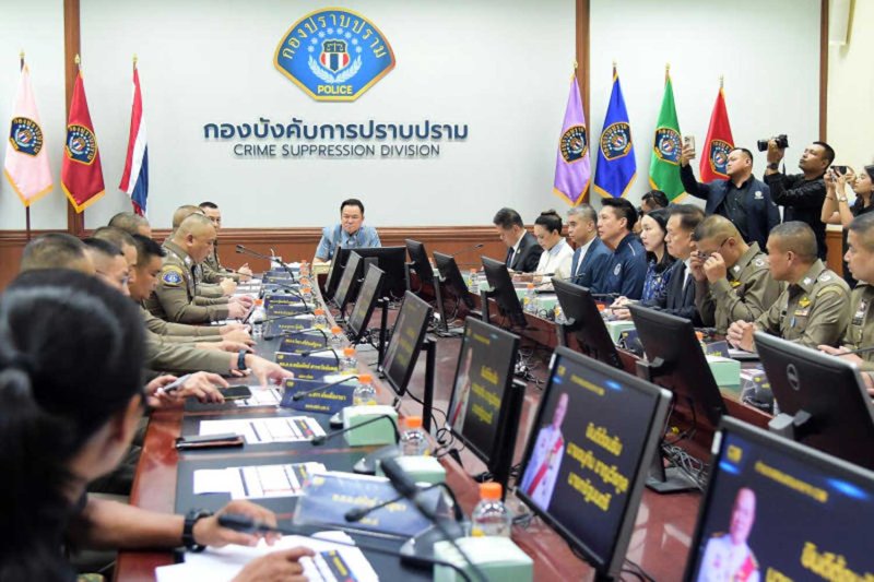 นายกรัฐมนตรีอนุทิน ชาญวีรกูล รับฟังความคืบหน้าการสอบสวนการทุจริตในการสอบบรรจุข้าราชการส่วนท้องถิ่นที่กองปราบปรามเมื่อเดือนกรกฎาคม