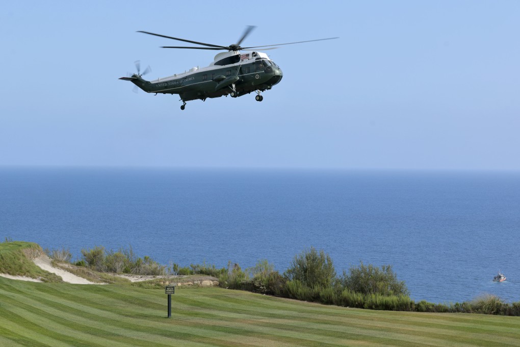 เฮลิคอปเตอร์ Marine One ของประธานาธิบดีโดนัลด์ ทรัมป์ แห่งสหรัฐฯ เดินทางมาถึงสนามกอล์ฟทรัมป์ เนชันแนล ลอสแอนเจลิส เมื่อวันอังคาร