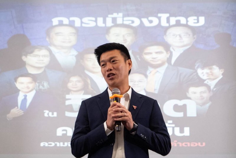 หัวหน้าพรรคประชาชน ณัฐพงษ์ เรืองปัญญาวุฒิ กล่าวสุนทรพจน์ในเวทีอภิปรายของผู้นำฝ่ายค้านที่รัฐสภาเมื่อวันเสาร์ที่ผ่านมา ซึ่งเน้นการตรวจสอบกระบวนการเลือกตั้ง ส.ว. และการทำงานขององค์กรอิสระ (ภาพ: พรรคประชาชน)