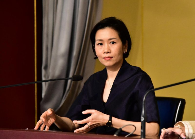 โฆษกรัฐบาลไทย รัชดา ธนาดิเรก