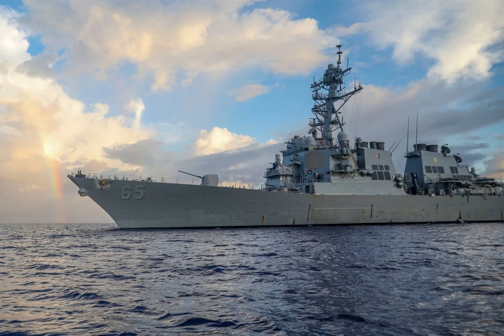 เรือพิฆาตนำวิถี USS Benfold ปฏิบัติการตามปกติในทะเลฟิลิปปินส์เมื่อเดือนมิถุนายน 2022 ภาพ: กองทัพเรือสหรัฐฯ ผ่าน AP