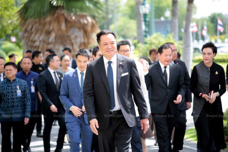 นายกรัฐมนตรีอนุทิน ชาญวีรกูล นำคณะรัฐมนตรีเข้าประชุมประจำสัปดาห์ที่ทำเนียบรัฐบาลเมื่อวันอังคาร ชนัต ขัตติยะ