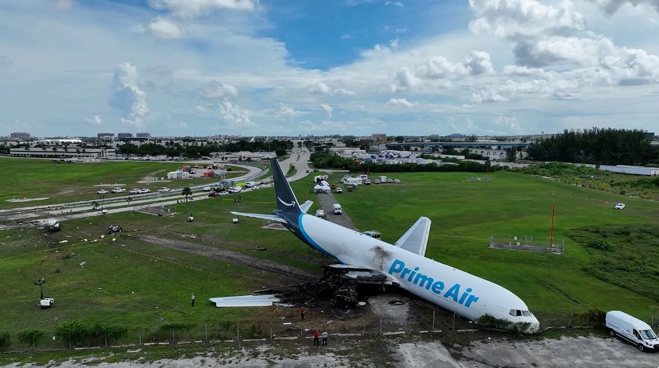 ภาพถ่ายจากโดรนแสดงรอยเบรกที่เกิดจากเครื่องบิน ภาพ: NTSB