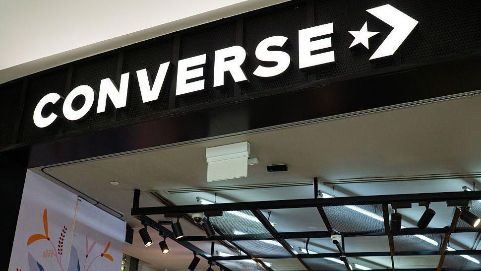 ชื่อ Converse ปรากฏบนหน้าร้านค้าในสนามบินสิงคโปร์เมื่อต้นเดือนที่ผ่านมา