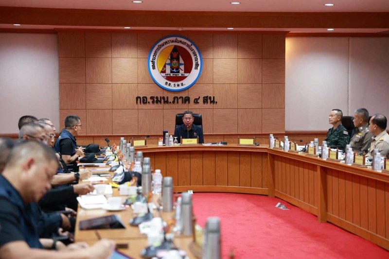 พล.ท. อดุลย์ บุญธรรมเจริญ รัฐมนตรีว่าการกระทรวงกลาโหม ณ กองอำนวยการรักษาความมั่นคงภายในภาค 4 ส่วนหน้า จังหวัดปัตตานี เมื่อวันจันทร์ที่ผ่านมา ภาพโดย กระทรวงกลาโหม