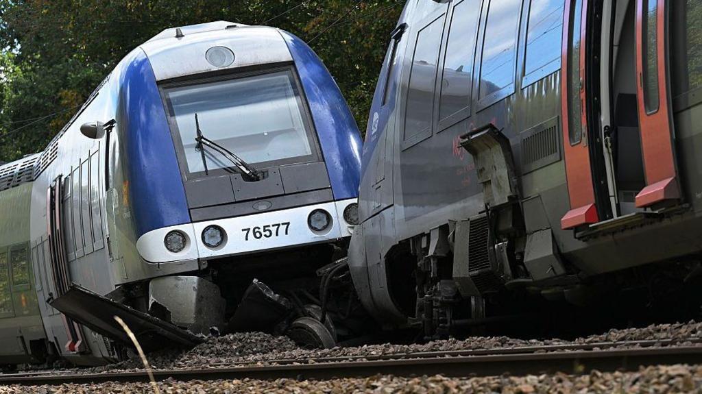 ตู้โดยสารรถไฟตกรางในเมืองเคลอง ทางตอนเหนือของฝรั่งเศส ภาพถ่าย: 12 กันยายน 2569