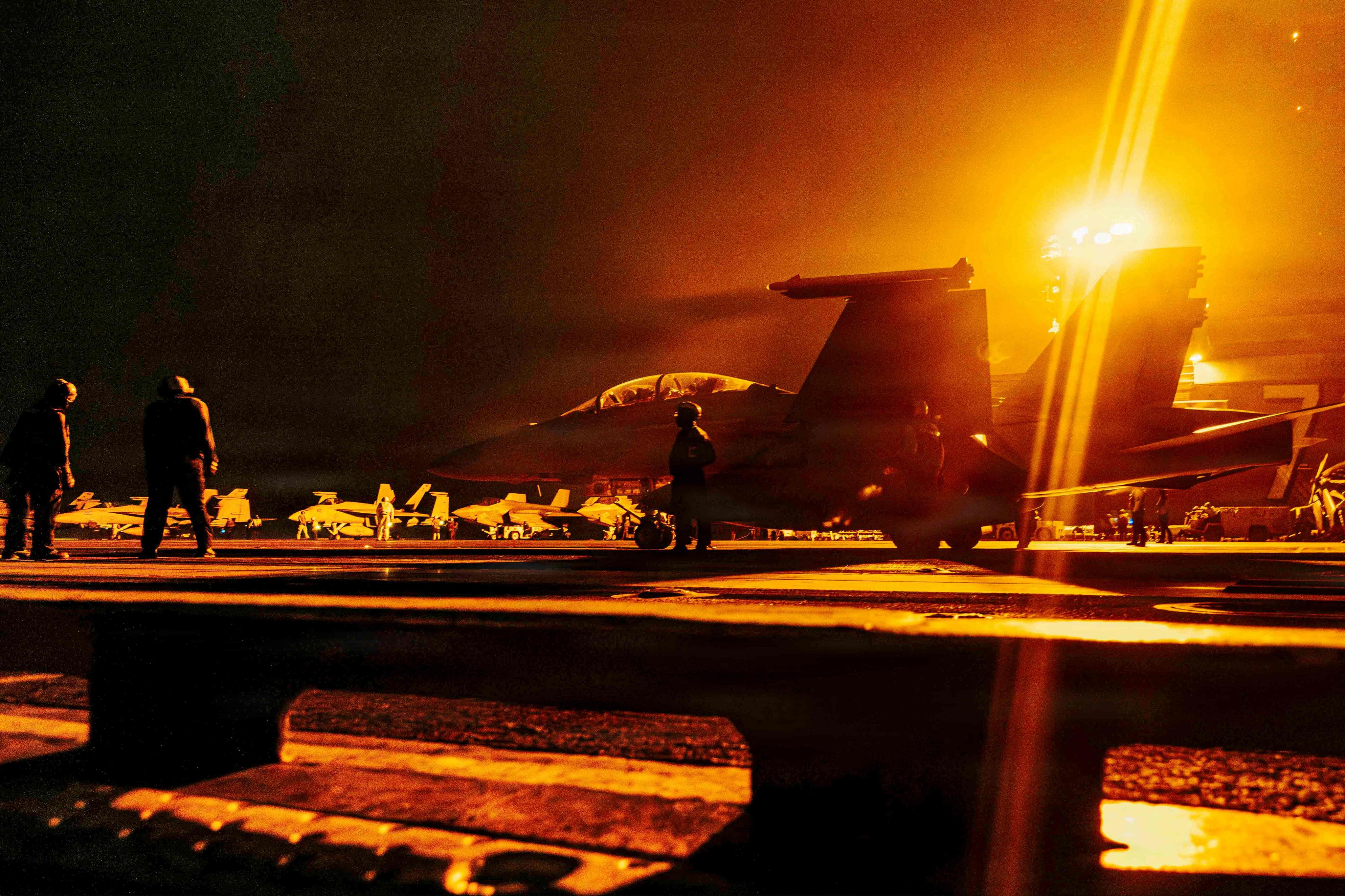 เครื่องบิน F/A-18 ซูเปอร์ฮอร์เน็ต บนเรือบรรทุกเครื่องบินยูเอสเอส จอร์จ วอชิงตัน เมื่อวันที่ 29 สิงหาคม 2026