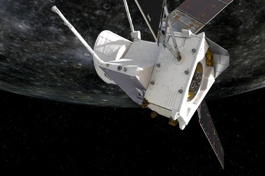 ภาพจำลองยานอวกาศ BepiColombo ขณะบินผ่านดาวพุธ ซึ่งเผยแพร่เมื่อเดือนตุลาคม 2021 ภาพ: ESA ผ่าน EPA-EFE