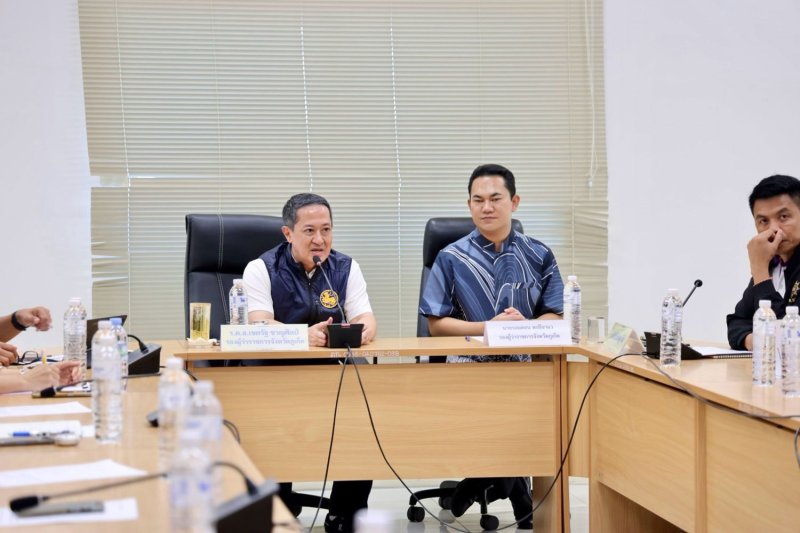 รองผู้ว่าฯ ภูเก็ต พล.ต.ต. เขตรัตน์ จันทร์ศิลป์ เป็นประธานการประชุมหารือกับหน่วยงานที่เกี่ยวข้องเมื่อวันพุธ เพื่อหารือเกี่ยวกับความกังวลด้านความปลอดภัยและภาพลักษณ์การท่องเที่ยวรอบงานฉลองปีใหม่ยิว หรือ Rosh Hashanah ที่ Chabad House ป่าตอง ในวันศุกร์นี้