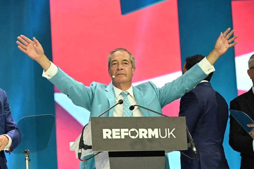 นายไนเจล ฟาราจ หัวหน้าพรรค Reform UK กล่าวสุนทรพจน์ระหว่างการประชุมพรรคที่เมืองเบอร์มิงแฮมเมื่อวันเสาร์ที่ผ่านมา ภาพ: dpa