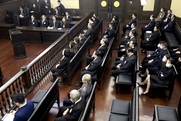 ประชาชนเข้าร่วมการพิจารณาคดีของศาลรัฐธรรมนูญเมื่อวันจันทร์ (ภาพ: ช่อง YouTube ของศาลรัฐธรรมนูญ)