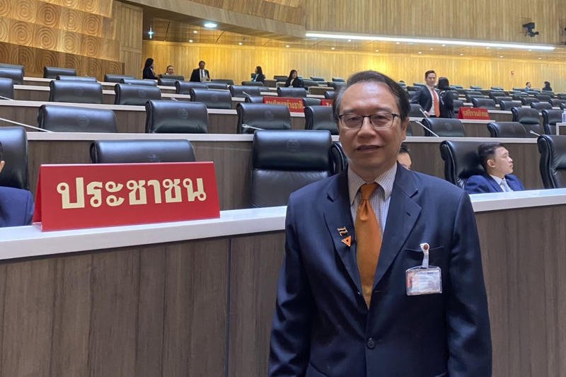 อนุกรรมการพรรคประชาชนและนักวิชาการ อนุกรรมการ ธมาใจ ที่รัฐสภาไทยในกรุงเทพฯ
