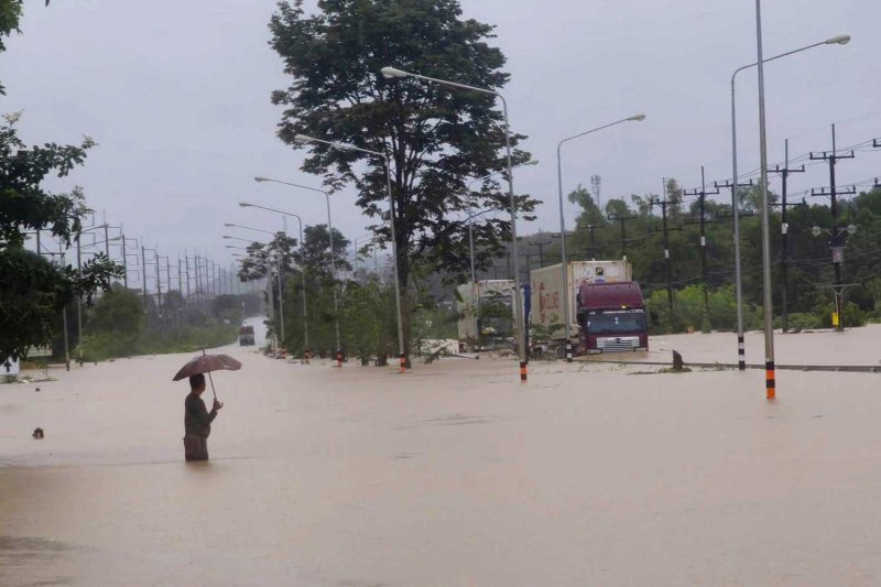 น้ำท่วมสูงถึง 80 ซม. บนถนนหลวงหมายเลข 0341 ช่วงคลองเขต-ทางเกวียน จ.ระยอง