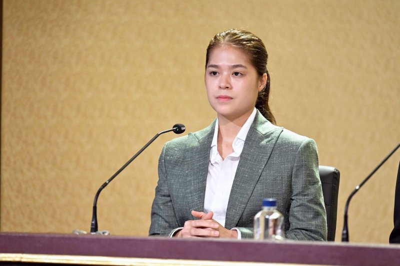 รองโฆษกรัฐบาลไทย พลอยทะเล ลักษมีแสงจันทร์ เตือนประชาชนระวังมิจฉาชีพส่ง SMS หลอกลวงเกี่ยวกับการเรียกเก็บค่าปรับจราจรปลอม (ภาพ: เฟซบุ๊ก พลอยทะเล ลักษมีแสงจันทร์)