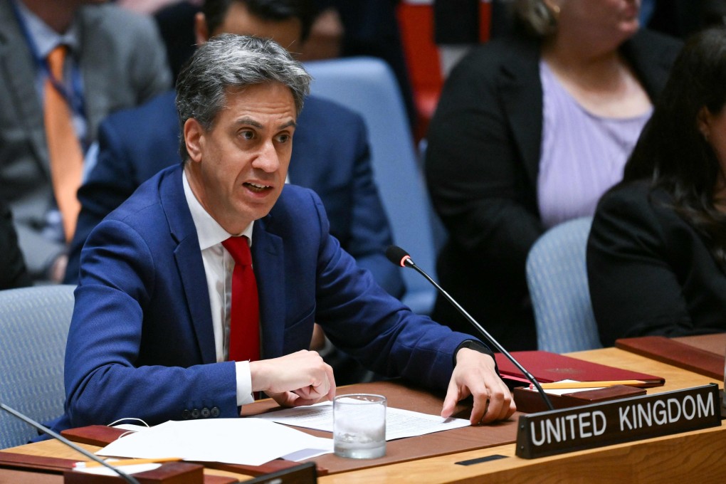 เอ็ด มิลลิแบนด์ รัฐมนตรีต่างประเทศอังกฤษ กล่าวระหว่างการประชุมคณะมนตรีความมั่นคงแห่งสหประชาชาติว่าด้วยยูเครนที่นครนิวยอร์กเมื่อวันพฤหัสบดี ภาพ: AFP
