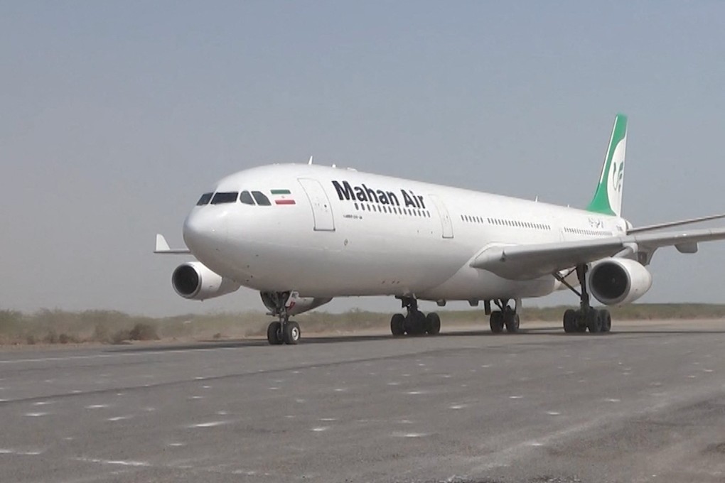 เครื่องบินของสายการบินอิหร่าน Mahan Air ลงจอดที่สนามบินโฮเดย์ดาห์ในเยเมน ตามภาพที่เผยแพร่เมื่อเดือนกรกฎาคม