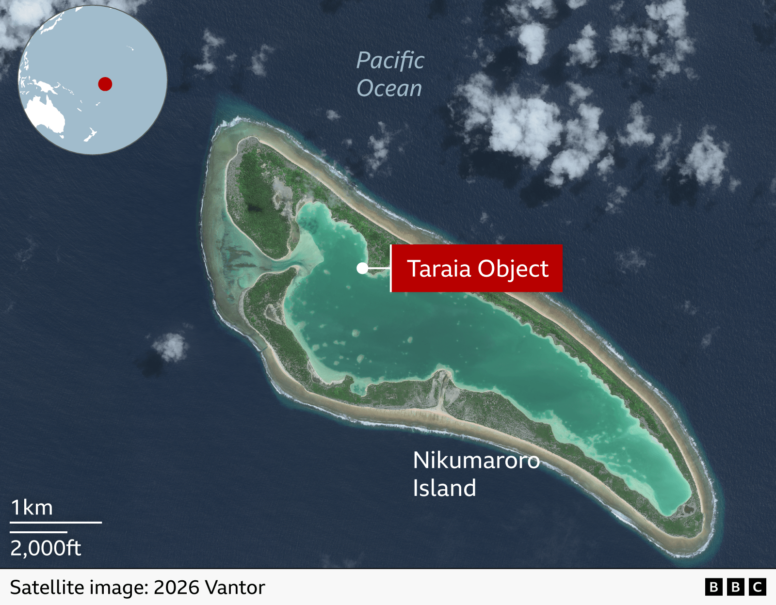 ภาพถ่ายดาวเทียมของเกาะนิกูมารอโรในมหาสมุทรแปซิฟิก แสดงตำแหน่งของวัตถุ Taraia