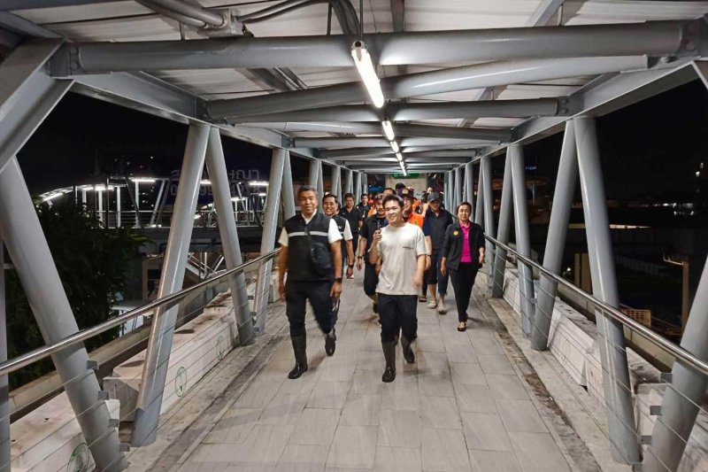 ผู้ว่าฯ ชัชชาติ สิทธิพันธุ์ ตรวจสถานการณ์น้ำท่วมเขตบางกะปิ