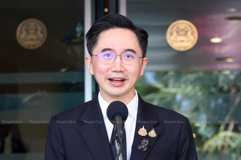 นายยอดชนันท์ วงศ์สวัสดิ์ รัฐมนตรีว่าการกระทรวงการอุดมศึกษา วิทยาศาสตร์ วิจัยและนวัตกรรม ที่ทำเนียบรัฐบาลเมื่อวันอังคาร ชาญัต กตัญญู