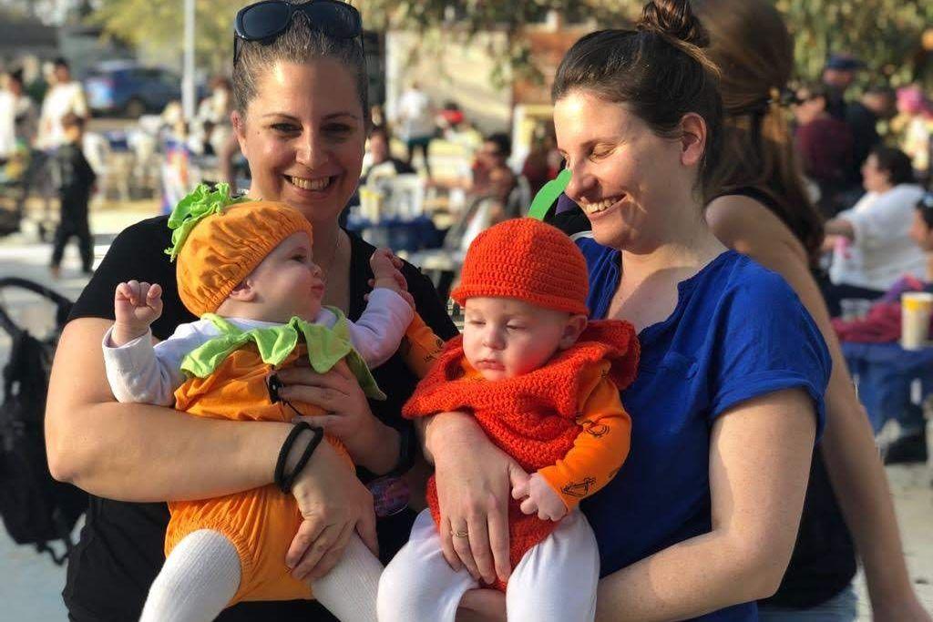 Shiri Bibas และ Dalit Ram Aharon