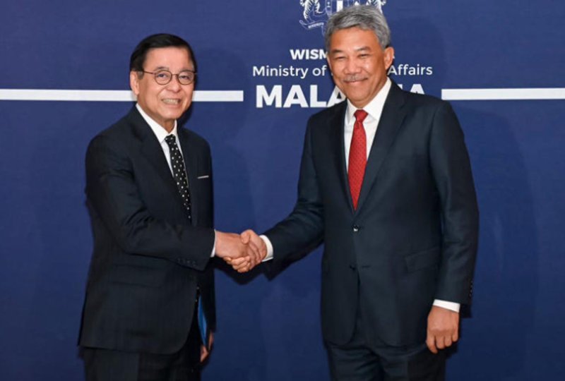 รัฐมนตรีต่างประเทศไทย ศิริศักดิ์ พวงเกตุแก้ว (ซ้าย) พบปะกับ ดาโต๊ะ เสรี อุตมะ ฮาจี โมฮามัด บิน ฮาจี ฮาซัน รัฐมนตรีต่างประเทศมาเลเซีย ในกรุงกัวลาลัมเปอร์ เมื่อวันที่ 7 กันยายน 2569 (ภาพ: กระทรวงการต่างประเทศ)