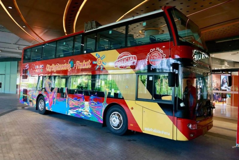 รถบัสสองชั้นกำลังเตรียมพร้อมสำหรับบริการทัวร์แบบ Hop-On Hop-Off ใหม่ในภูเก็ต พร้อม 11 จุดจอดหลัก เริ่ม 20 ต.ค.