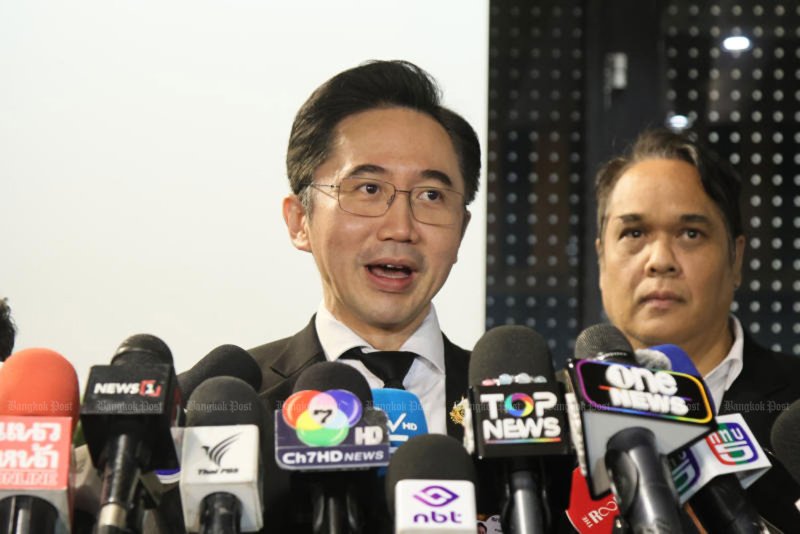 รัฐมนตรีว่าการกระทรวงการอุดมศึกษา วิทยาศาสตร์ วิจัยและนวัตกรรม ยอดชนันท์ วงศ์สวัสดิ์ ให้สัมภาษณ์ผู้สื่อข่าวที่ทำเนียบรัฐบาลเมื่อวันที่ 8 กันยายน (ภาพถ่ายจากแฟ้มบางกอกโพสต์)