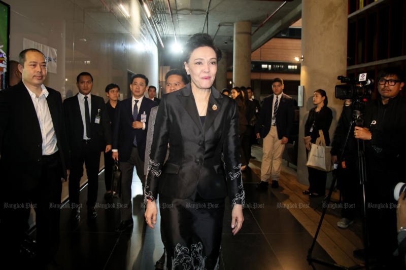 รัฐมนตรีว่าการกระทรวงพาณิชย์ สุภาจี สุทธิพรรณ และคณะรัฐมนตรีท่านอื่น ๆ ทักทายสื่อมวลชนที่ทำเนียบรัฐบาลเมื่อวันที่ 8 กันยายน (ภาพ: ชนัตร์ กตัญญู)