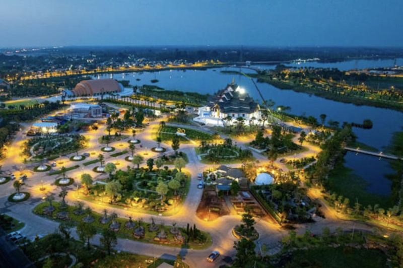 ภาพมุมสูงของพื้นที่จัดงานพืชสวนโลกนานาชาติอุดรธานี 2026 ณ อำเภอเมือง จังหวัดอุดรธานี งานจะเปิดในวันที่ 1 พฤศจิกายน และดำเนินไปจนถึง 14 มีนาคมปีหน้า (ภาพ: กรมวิชาการเกษตร)