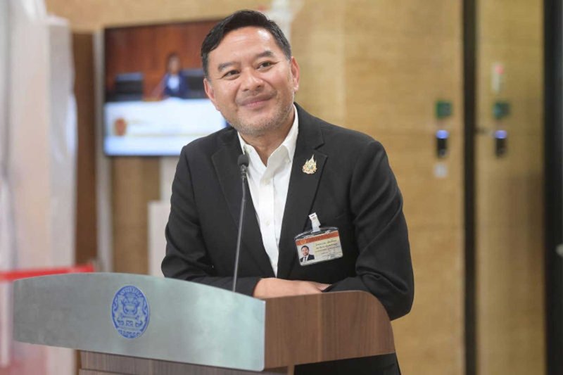 โฆษกรัฐบาลไทย นายเอกภพ เพียรพิศิษฐ์