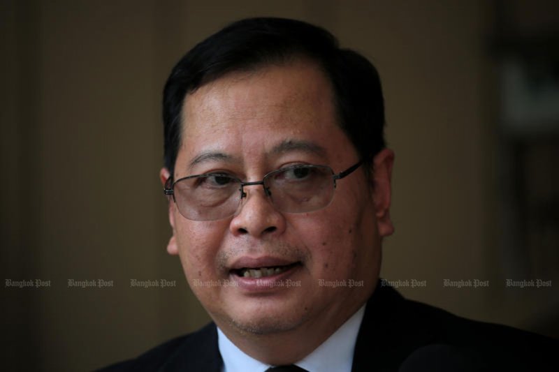 รองนายกรัฐมนตรีไทย ภากร นิลประพันธ์ ให้คำแนะนำคณะผู้แทนไทยในการเจรจาปรองดองรอบสองระหว่างไทยและกัมพูชาภายใต้อนุสัญญาสหประชาชาติว่าด้วยกฎหมายทะเล (Unclos) ที่กรุงเฮก