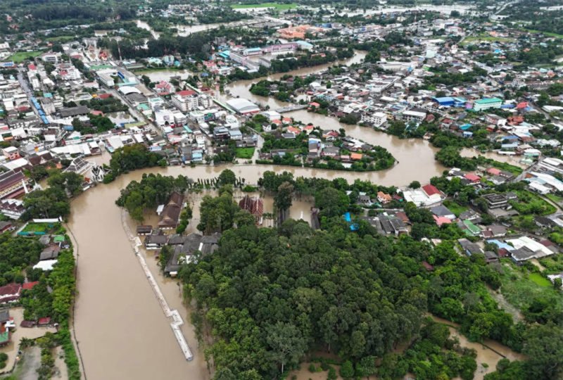 ภาพถ่ายทางอากาศจากโดรนแสดงให้เห็นน้ำท่วมในพื้นที่ส่วนใหญ่ของเทศบาลนครนายก เมื่อวันที่ 30 ก.ย.