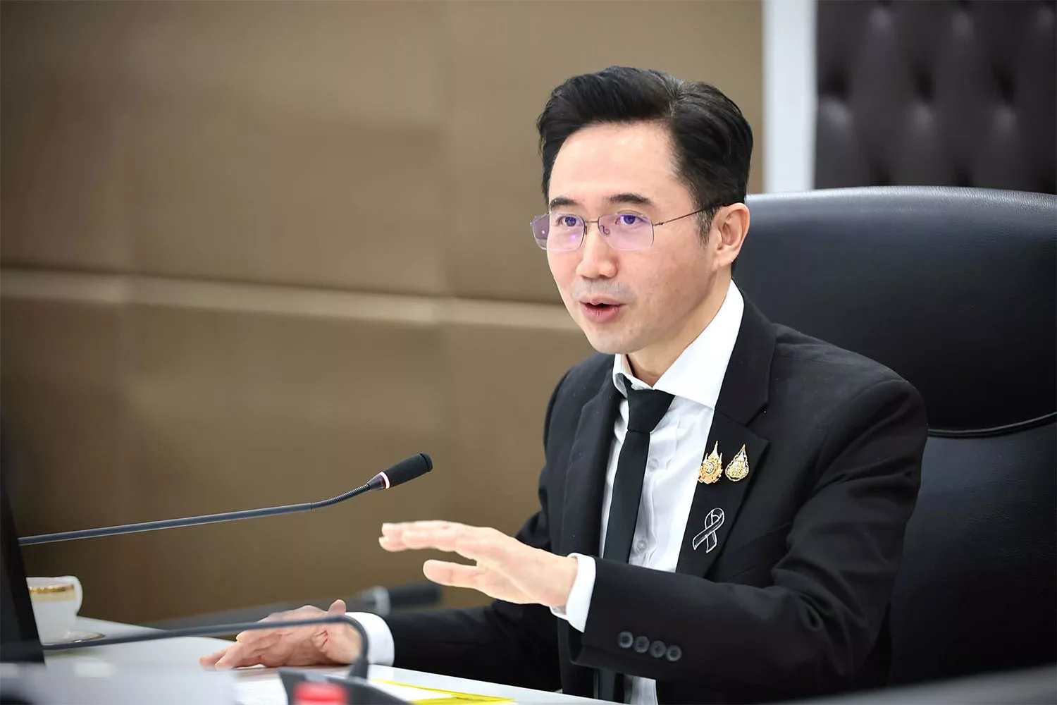 รัฐมนตรีว่าการกระทรวงการอุดมศึกษา วิทยาศาสตร์ วิจัยและนวัตกรรม นายยศชนันท์ วงศ์สวัสดิ์ ได้สั่งการให้หน่วยงานภายใต้กระทรวงตรวจสอบและยกระดับระบบของตน พร้อมทั้งประสานงานกับกระทรวงอื่นๆ หลังได้รับคำเตือนเกี่ยวกับช่องโหว่ของ PHP (ภาพ: กระทรวงการอุดมศึกษา วิทยาศาสตร์ วิจัยและนวัตกรรม)