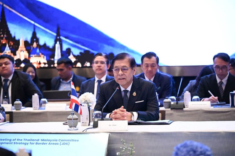 รัฐมนตรีต่างประเทศไทย นายสีหศักดิ์ พวงเกตุแก้ว กล่าวในการประชุมระดับรัฐมนตรีของคณะกรรมการร่วมไทย-มาเลเซียว่าด้วยยุทธศาสตร์การพัฒนาร่วมสำหรับพื้นที่ชายแดน และคณะกรรมาธิการร่วมไทย-มาเลเซียเพื่อความร่วมมือทวิภาคี ที่กรุงเทพฯ เมื่อวันอังคาร (ภาพ: กระทรวงการต่างประเทศ)