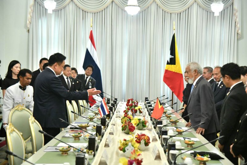นายกรัฐมนตรีอนุทิน ชาญวีรกูล (ซ้าย) และนายกรัฐมนตรี เคย์ ราลา ซานานา กุสเมา (ขวา) นำคณะผู้แทนหารือความร่วมมือระหว่างไทยและติมอร์-เลสเต (ภาพ: พรรคภูมิใจไทย)