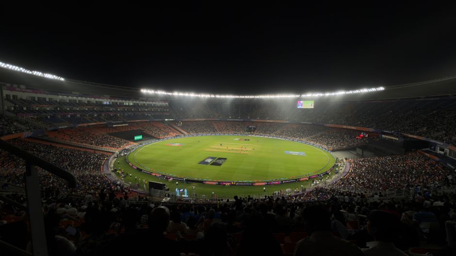 england-wyatt-hodge-blasts-new-zealand-out-of-womens-t20-world-cup