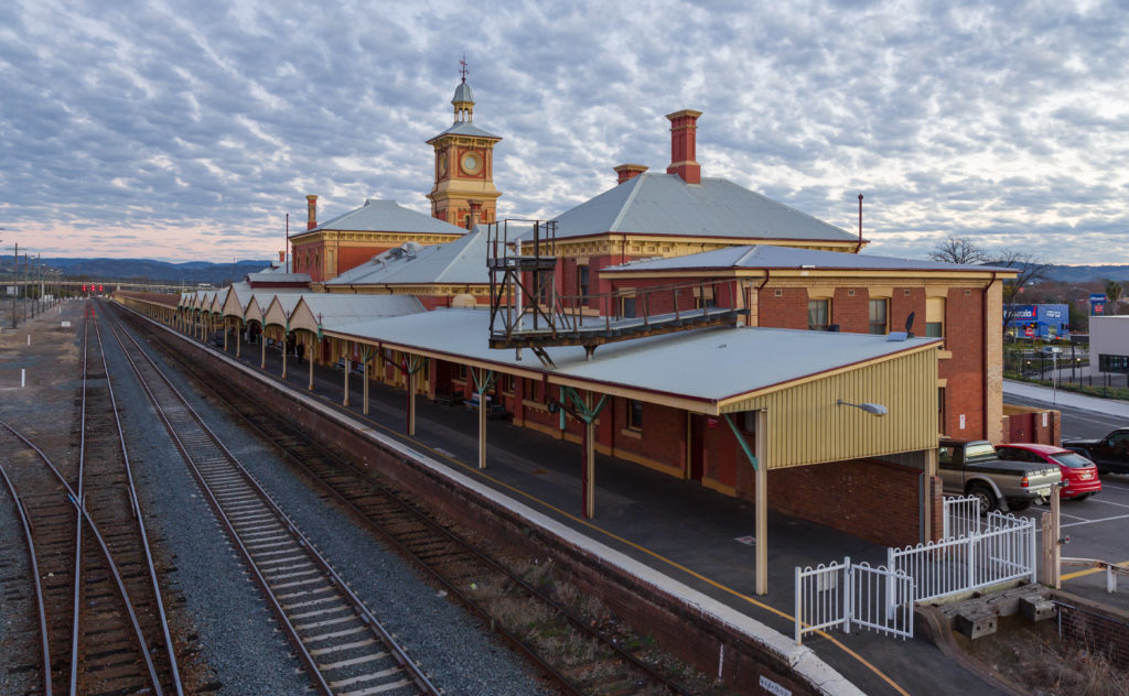 exhibit-paintings-porters-maids-railroads